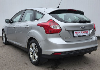 Подержанный автомобиль Ford Focus Hatchback 2012 года (7 фото)