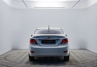 Подержанный автомобиль Hyundai Solaris Sedan 2012 года (6 фото)