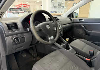 Подержанный автомобиль Volkswagen Jetta Sedan 2008 года (12 фото)