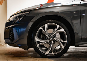 Подержанный автомобиль Audi A3 Hatchback 2021 года (30 фото)