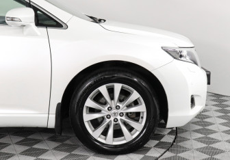 Подержанный автомобиль Toyota Venza 2015 года (13 фото)