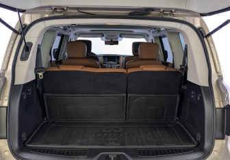 Подержанный автомобиль Infiniti QX80 2019 года (10 фото)