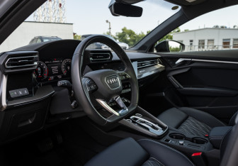 Подержанный автомобиль Audi A3 Sedan 2025 года (11 фото)