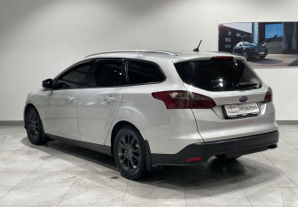 Подержанный автомобиль Ford Focus Wagon 2012 года (7 фото)