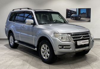 Подержанный автомобиль Mitsubishi Pajero 2014 года (3 фото)