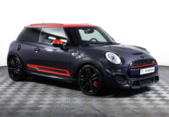 Подержанный автомобиль MINI Hatch 2017 года (3 фото)