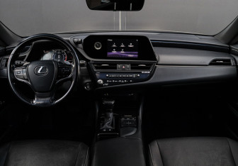 Подержанный автомобиль Lexus ES 2021 года (12 фото)