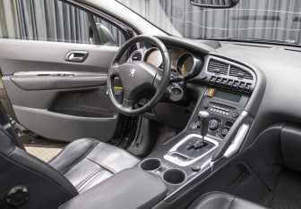Подержанный автомобиль Peugeot 3008 2011 года (9 фото)