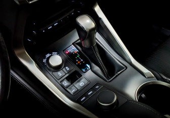 Подержанный автомобиль Lexus NX 2015 года (25 фото)