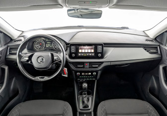 Подержанный автомобиль Skoda Rapid Liftback 2022 года (14 фото)