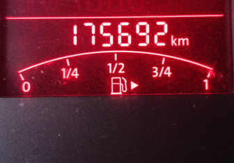 Подержанный автомобиль Volkswagen Polo Sedan 2011 года (18 фото)