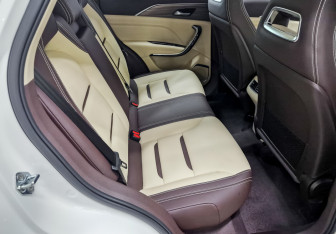 Новый FAW Bestune T77 2023 (12 фото)