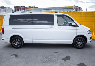 Подержанный автомобиль Volkswagen Caravelle 2018 года (8 фото)