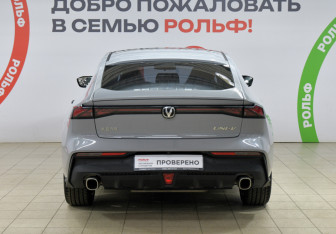 Подержанный автомобиль Changan UNI-V 2023 года (5 фото)