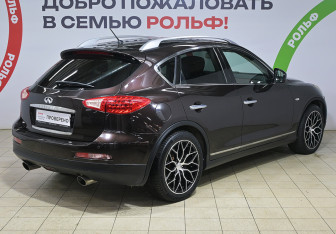 Подержанный автомобиль Infiniti EX 2008 года (4 фото)