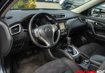 Подержанный автомобиль Nissan X-Trail 2015 года (16 фото)