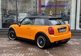 Подержанный автомобиль MINI Hatch 2016 года (6 фото)