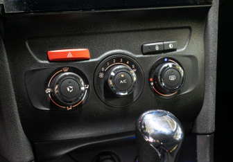 Подержанный автомобиль Citroen C4 Sedan 2014 года (18 фото)