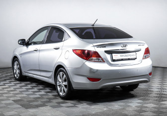 Подержанный автомобиль Hyundai Solaris Sedan 2012 года (7 фото)