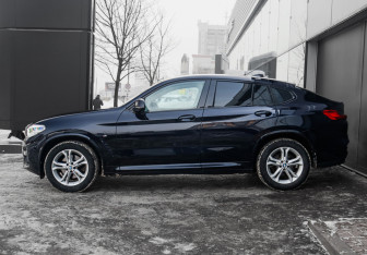 Подержанный автомобиль BMW X4 2019 года (8 фото)