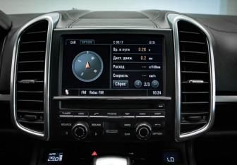 Подержанный автомобиль Porsche Cayenne 2011 года (22 фото)