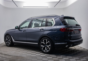 Подержанный автомобиль BMW X7 2020 года (2 фото)