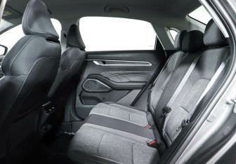 Подержанный автомобиль Geely Emgrand 2023 года (20 фото)