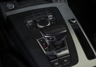 Подержанный автомобиль Audi Q5 2018 года (18 фото)