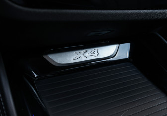 Подержанный автомобиль BMW X4 2022 года (22 фото)