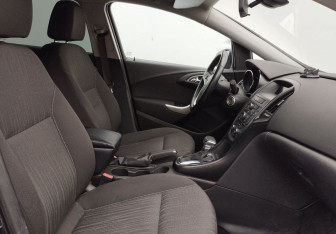 Подержанный автомобиль Opel Astra Hatchback 2010 года (10 фото)
