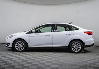 Подержанный автомобиль Ford Focus Wagon 2012 года (8 фото)