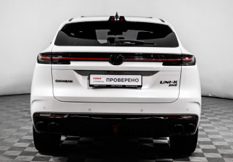 Подержанный автомобиль Changan UNI-K 2023 года (6 фото)