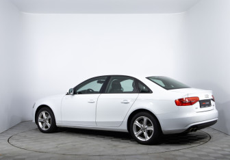 Подержанный автомобиль Audi A4 Sedan 2013 года (7 фото)