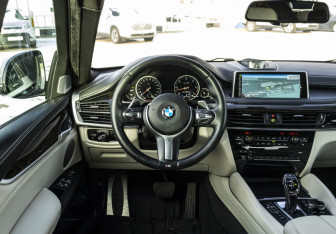 Подержанный автомобиль BMW X6 2015 года (14 фото)