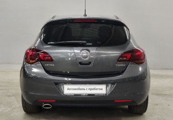 Подержанный автомобиль Opel Astra Hatchback 2011 года (6 фото)