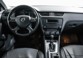 Подержанный автомобиль Skoda Octavia Liftback 2013 года (8 фото)