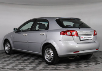 Подержанный автомобиль Chevrolet Lacetti Hatchback 2009 года (7 фото)