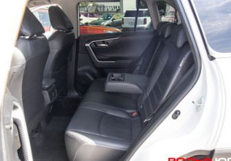 Подержанный автомобиль Toyota RAV4 2021 года (8 фото)