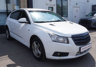 Подержанный автомобиль Chevrolet Cruze Hatchback 2012 года (3 фото)