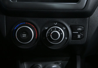 Подержанный автомобиль Kia Rio Sedan 2012 года (14 фото)
