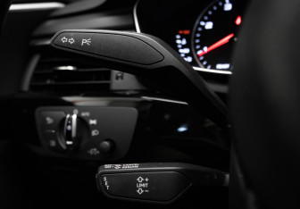 Подержанный автомобиль Audi A4 Sedan 2017 года (12 фото)