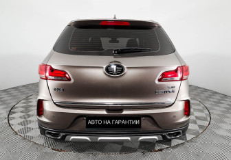 Подержанный автомобиль FAW Besturn X40 2020 года (4 фото)