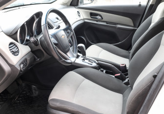 Подержанный автомобиль Chevrolet Cruze Sedan 2013 года (15 фото)