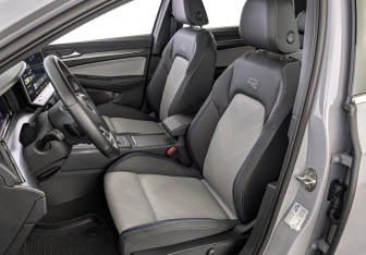 Подержанный автомобиль Volkswagen Golf Hatchback 2025 года (20 фото)