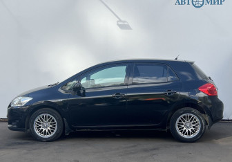 Подержанный автомобиль Toyota Auris Hatchback 2008 года (8 фото)
