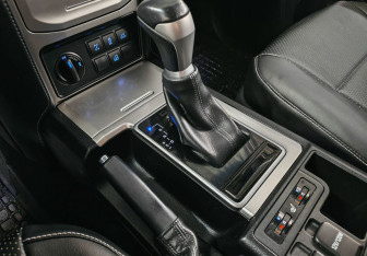 Подержанный автомобиль Toyota Land Cruiser Prado 2021 года (18 фото)