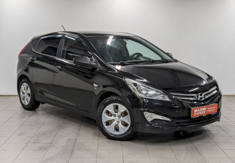 Подержанный автомобиль Hyundai Solaris Hatchback 2014 года (3 фото)