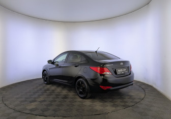 Подержанный автомобиль Hyundai Solaris Sedan 2015 года (7 фото)