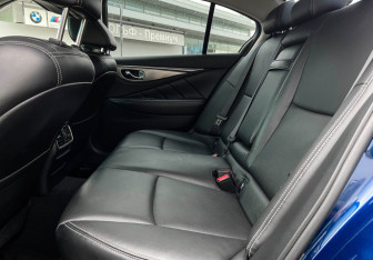 Подержанный автомобиль Infiniti Q50 2018 года (10 фото)