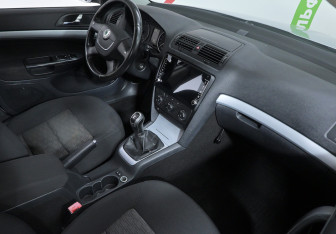 Подержанный автомобиль Skoda Octavia Liftback 2010 года (9 фото)